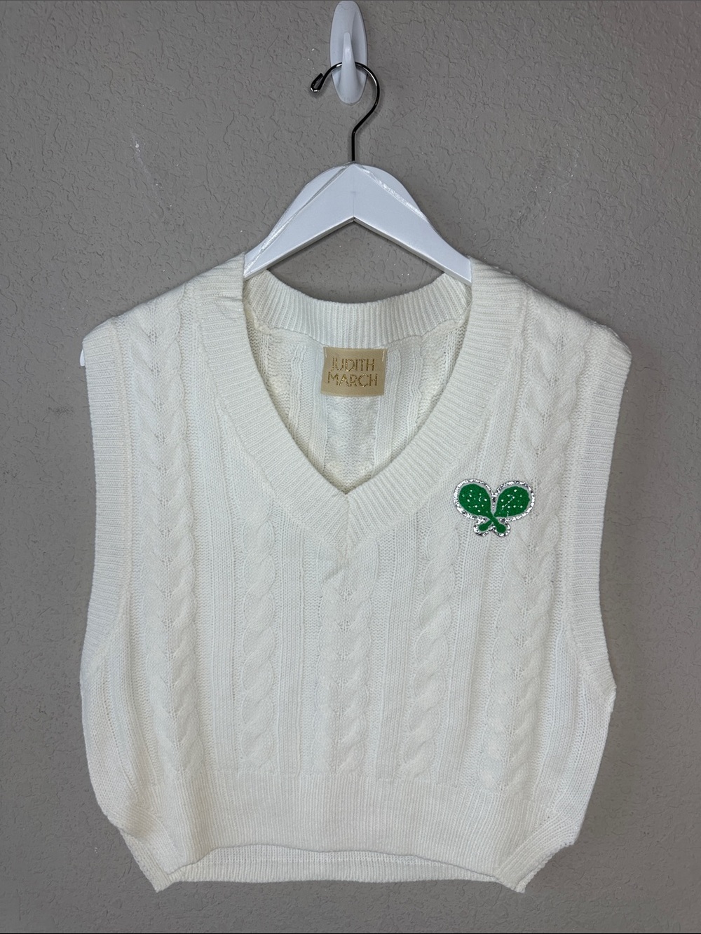 Judith March Women's Tennis Sweater Vest Size Medium Cable Knit V Neck White
